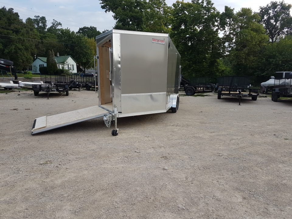 New 2027 DISCOVERY 7.5 x 23 TA2 Aero Lite SE Snowmobile Trailer