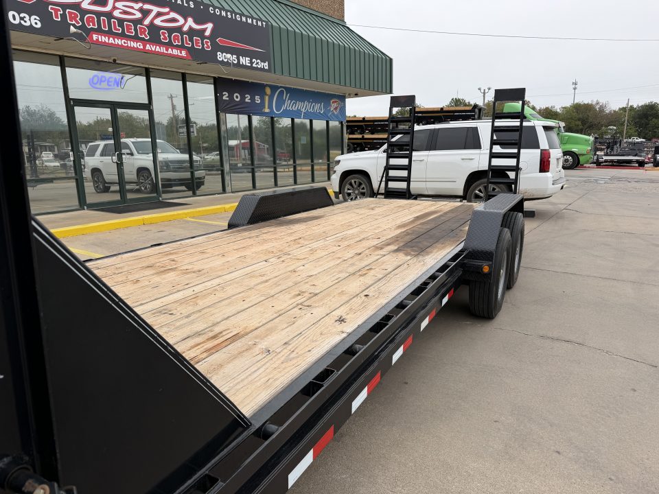 Used #253793 USED 2022 LOAD TRAIL GC 22 X 83 GOOSENECK EQUIPMENT HAULER W/ STAND UP RAMPS & 14 PLY TIRES