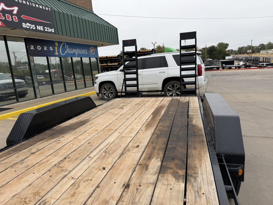 Used #253793 USED 2022 LOAD TRAIL GC 22 X 83 GOOSENECK EQUIPMENT HAULER W/ STAND UP RAMPS & 14 PLY TIRES