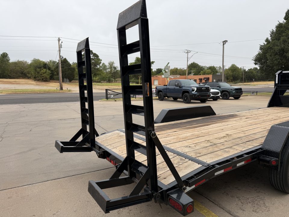 Used #253793 USED 2022 LOAD TRAIL GC 22 X 83 GOOSENECK EQUIPMENT HAULER W/ STAND UP RAMPS & 14 PLY TIRES