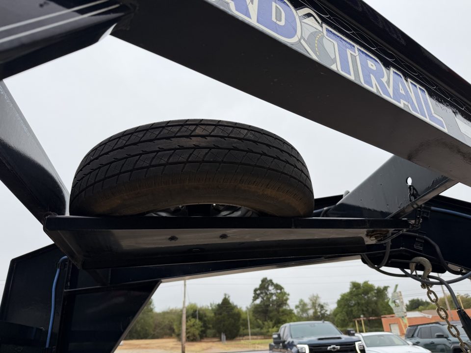 Used #253793 USED 2022 LOAD TRAIL GC 22 X 83 GOOSENECK EQUIPMENT HAULER W/ STAND UP RAMPS & 14 PLY TIRES