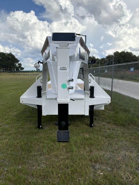New 2027 DIAMOND C FMAX212HDT TILT TRAILER; PACESETTER 2.0 ENGINEERED BEAM WITH HYDRAULIC DOVETAIL; 32’ LONG 102” WIDE; 2 12K AXELS WITH ELECTRIC/HYDRAULIC DISC BRAKES; DUAL 20K HYDRAULIC JACKS; 7 WATT SOLAR CHARGING SYSTEM