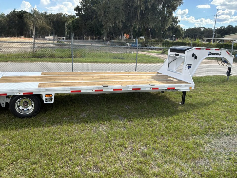 New 2027 DIAMOND C FMAX212HDT TILT TRAILER; PACESETTER 2.0 ENGINEERED BEAM WITH HYDRAULIC DOVETAIL; 32’ LONG 102” WIDE; 2 12K AXELS WITH ELECTRIC/HYDRAULIC DISC BRAKES; DUAL 20K HYDRAULIC JACKS; 7 WATT SOLAR CHARGING SYSTEM