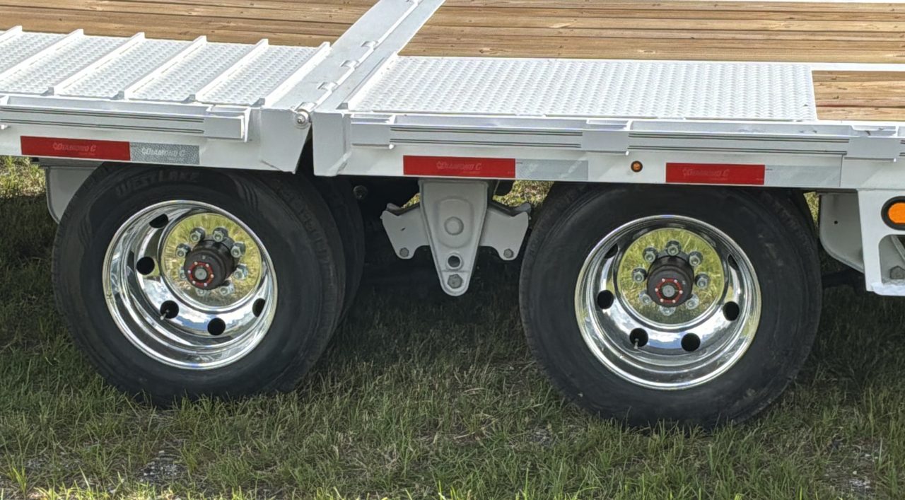 New 2027 DIAMOND C FMAX212HDT TILT TRAILER; PACESETTER 2.0 ENGINEERED BEAM WITH HYDRAULIC DOVETAIL; 32’ LONG 102” WIDE; 2 12K AXELS WITH ELECTRIC/HYDRAULIC DISC BRAKES; DUAL 20K HYDRAULIC JACKS; 7 WATT SOLAR CHARGING SYSTEM