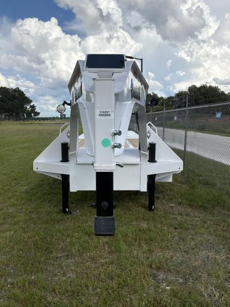 New 2027 DIAMOND C FMAX212HDT TILT TRAILER; PACESETTER 2.0 ENGINEERED BEAM WITH HYDRAULIC DOVETAIL; 32’ LONG 102” WIDE; 2 12K AXELS WITH ELECTRIC/HYDRAULIC DISC BRAKES; DUAL 20K HYDRAULIC JACKS; 7 WATT SOLAR CHARGING SYSTEM