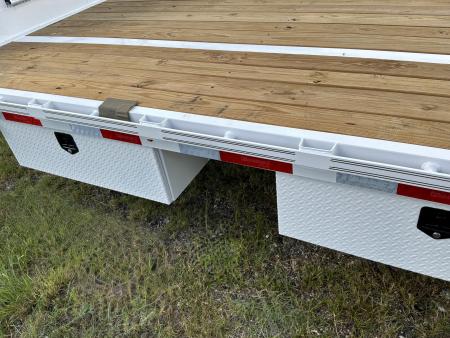 New 2027 DIAMOND C FMAX212HDT TILT TRAILER; PACESETTER 2.0 ENGINEERED BEAM WITH HYDRAULIC DOVETAIL; 32’ LONG 102” WIDE; 2 12K AXELS WITH ELECTRIC/HYDRAULIC DISC BRAKES; DUAL 20K HYDRAULIC JACKS; 7 WATT SOLAR CHARGING SYSTEM