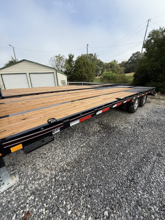 New 2027 Diamond C FMAX 212 25’ Flatbed Trailer, 25.9K GVWR,ABS BRAKES, 2 SPD JACKS, ALUMINUM OUTER WHEELS, MAX RAMPS, 14 PLY TIRES