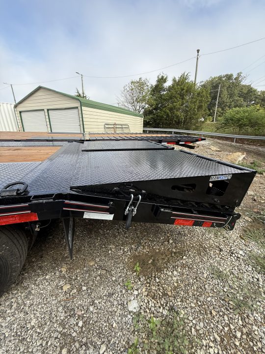 New 2027 Diamond C FMAX 212 25’ Flatbed Trailer, 25.9K GVWR,ABS BRAKES, 2 SPD JACKS, ALUMINUM OUTER WHEELS, MAX RAMPS, 14 PLY TIRES