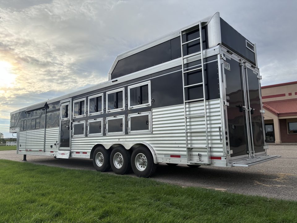 Used 2025 SMC Laramie 5H 14'LQ Horse Trailer