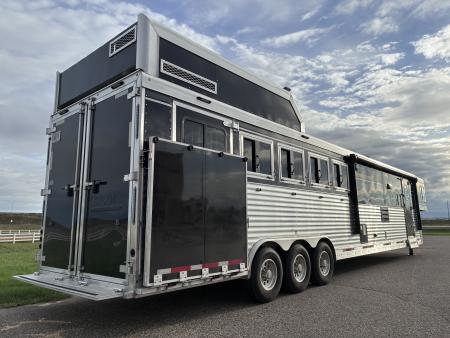 Used 2025 SMC Laramie 5H 14'LQ Horse Trailer