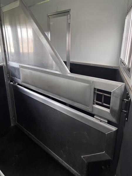 Used 2025 SMC Laramie 5H 14'LQ Horse Trailer