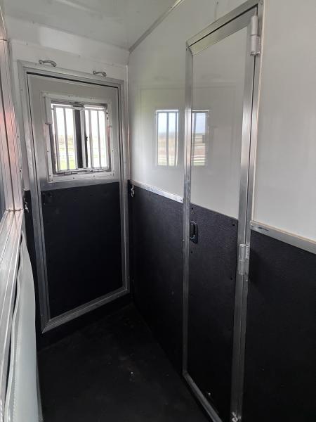 Used 2025 SMC Laramie 5H 14'LQ Horse Trailer