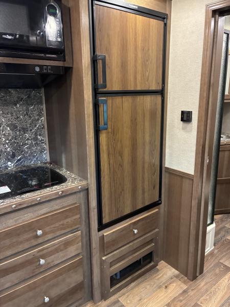 Used 2025 SMC Laramie 5H 14'LQ Horse Trailer