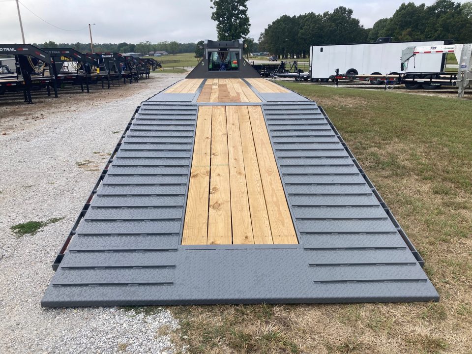 New 2027 Diamond C Trailers 102X35 TANDEM 25.9K GN HYDROTAIL W/ STEEL RUNNERS, HYDROJACK, DISC BRAKES & WIRELESS REMOTE Flatbed Trailer
