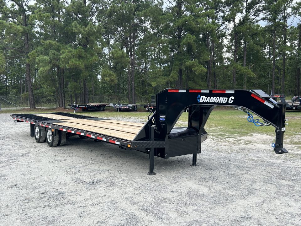 New 2027 Diamond C FMAX210 32FT Hydraulic Dovetail ( 20ftDeck+12ft Dove ) Hydraulic Jacks