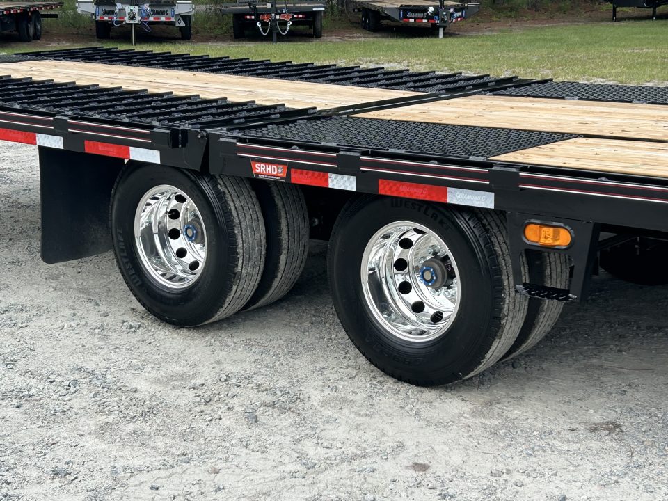 New 2027 Diamond C FMAX210 32FT Hydraulic Dovetail ( 20ftDeck+12ft Dove ) Hydraulic Jacks