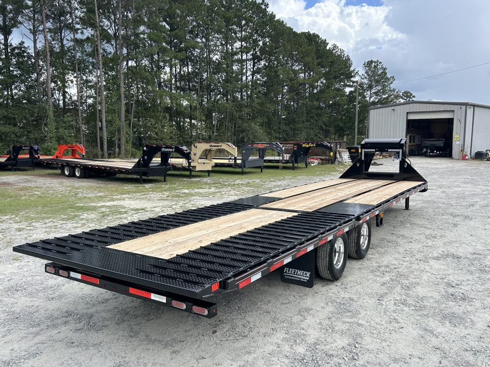 New 2027 Diamond C FMAX210 32FT Hydraulic Dovetail ( 20ftDeck+12ft Dove ) Hydraulic Jacks