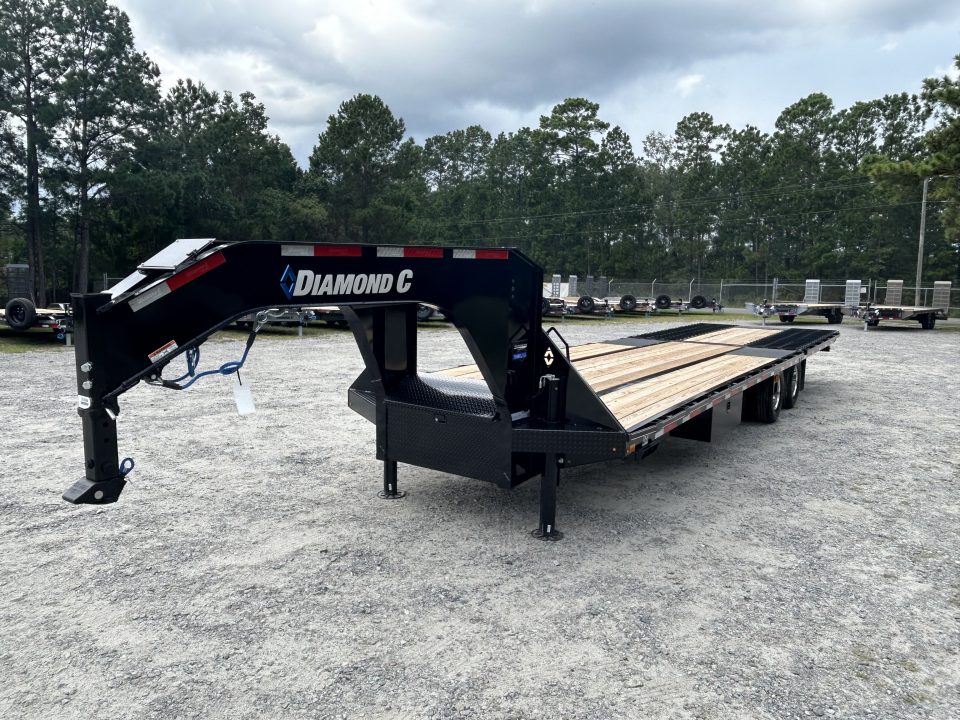 New 2027 Diamond C FMAX210 32FT Hydraulic Dovetail ( 20ftDeck+12ft Dove ) Hydraulic Jacks