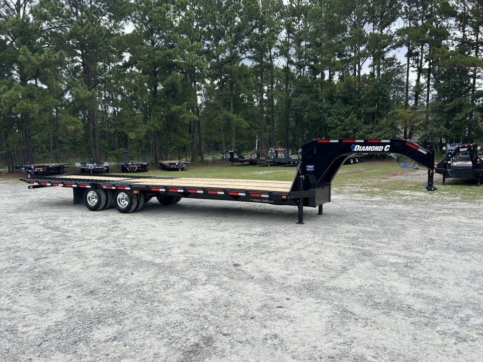 New 2027 Diamond C FMAX210 32FT Hydraulic Dovetail ( 20ftDeck+12ft Dove ) Hydraulic Jacks