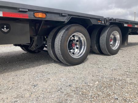 New 2027 MAXX-D 102X36 TANDEM 25.9K GN HYDROTAIL W/ STEEL RUNNERS, HYDROJACKS, DISC BRAKES, ALUM OUTERS & WIRELESS REMOTE Flatbed Trailer