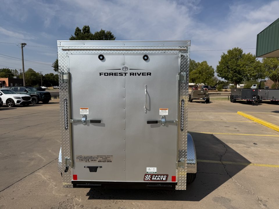 New #098123 2027 FOREST RIVER SA 5 X 8 SINGLE AXLE 3K ENCLOSED W/ REAR RAMP DOOR