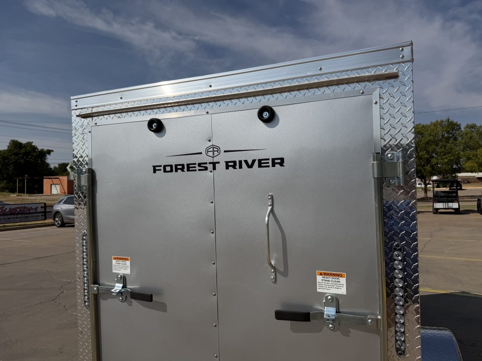 New #098123 2027 FOREST RIVER SA 5 X 8 SINGLE AXLE 3K ENCLOSED W/ REAR RAMP DOOR