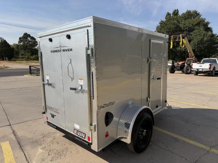 New #098123 2027 FOREST RIVER SA 5 X 8 SINGLE AXLE 3K ENCLOSED W/ REAR RAMP DOOR