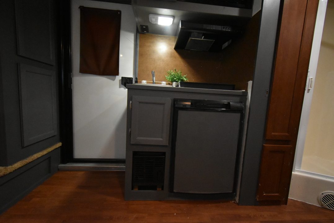 Used 2015 Shadow 7309 Horse Trailer