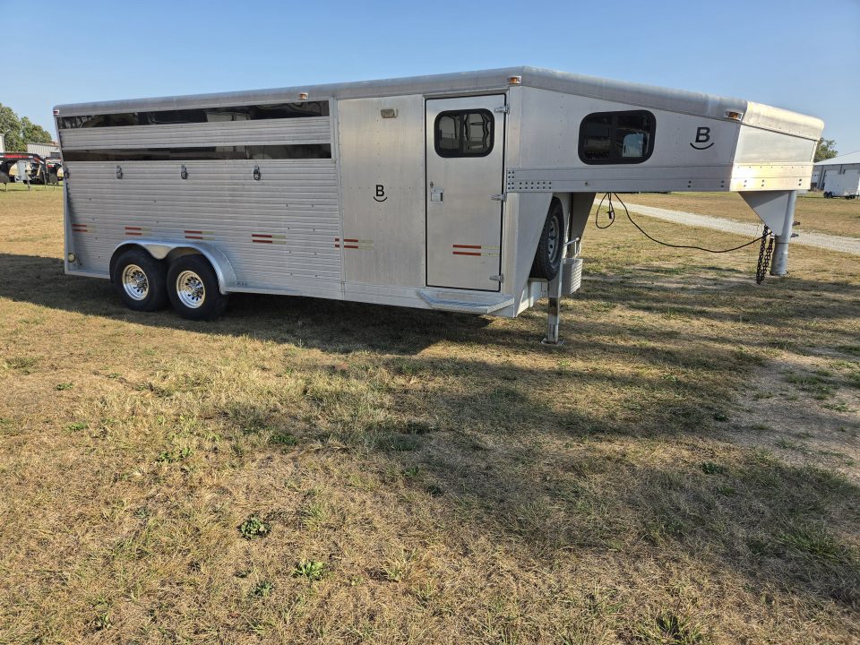 Used 1999 WW 6X20 TANDEM 14K ALUMINUM 4 HORSE SLANT W/LIVING