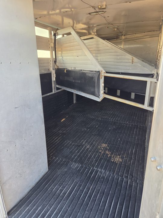 Used 1999 WW 6X20 TANDEM 14K ALUMINUM 4 HORSE SLANT W/LIVING