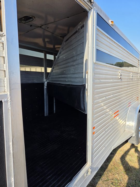 Used 1999 WW 6X20 TANDEM 14K ALUMINUM 4 HORSE SLANT W/LIVING
