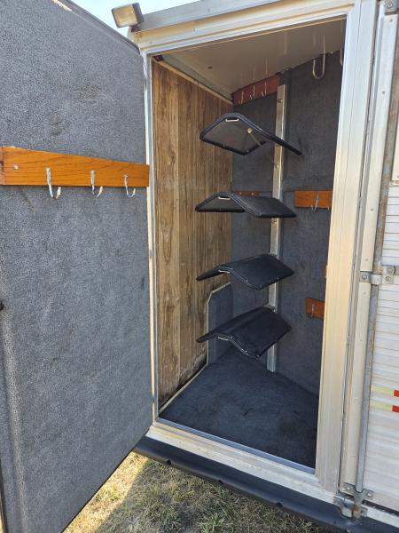 Used 1999 WW 6X20 TANDEM 14K ALUMINUM 4 HORSE SLANT W/LIVING