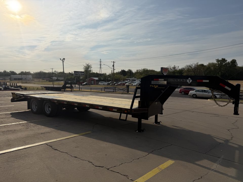 New #038874 2027 DIAMOND T DTF 25 X 102 DUAL TANDEM 20K GOOSENECK W/ MAXX RAMPS