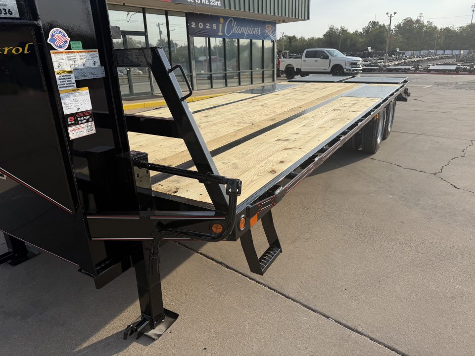New #038874 2027 DIAMOND T DTF 25 X 102 DUAL TANDEM 20K GOOSENECK W/ MAXX RAMPS