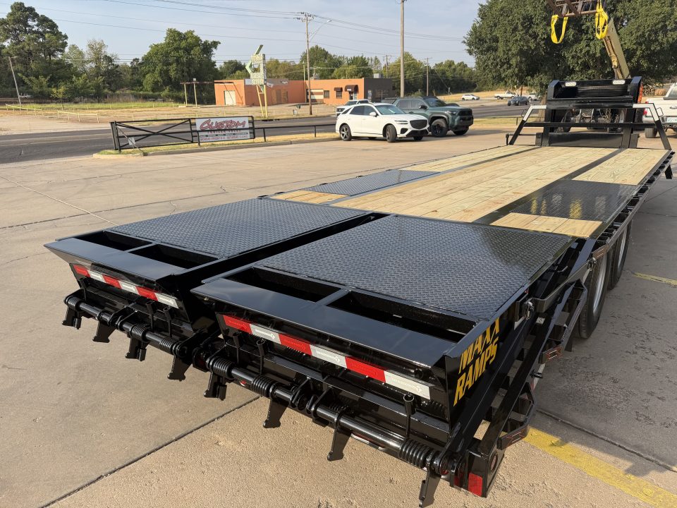 New #038874 2027 DIAMOND T DTF 25 X 102 DUAL TANDEM 20K GOOSENECK W/ MAXX RAMPS