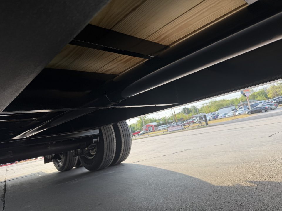New #038874 2027 DIAMOND T DTF 25 X 102 DUAL TANDEM 20K GOOSENECK W/ MAXX RAMPS