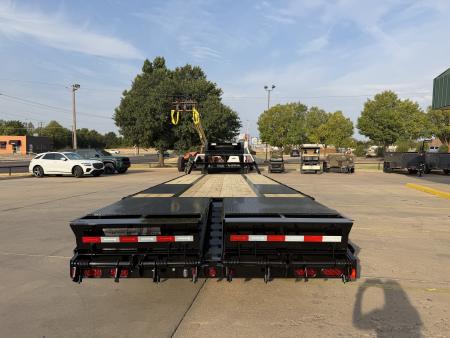 New #038874 2027 DIAMOND T DTF 25 X 102 DUAL TANDEM 20K GOOSENECK W/ MAXX RAMPS