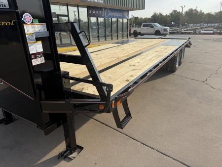New #038874 2027 DIAMOND T DTF 25 X 102 DUAL TANDEM 20K GOOSENECK W/ MAXX RAMPS