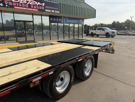 New #038874 2027 DIAMOND T DTF 25 X 102 DUAL TANDEM 20K GOOSENECK W/ MAXX RAMPS