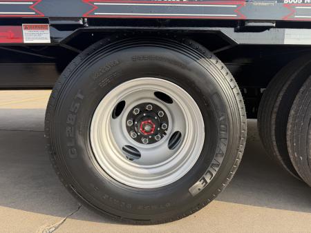 New #038874 2027 DIAMOND T DTF 25 X 102 DUAL TANDEM 20K GOOSENECK W/ MAXX RAMPS