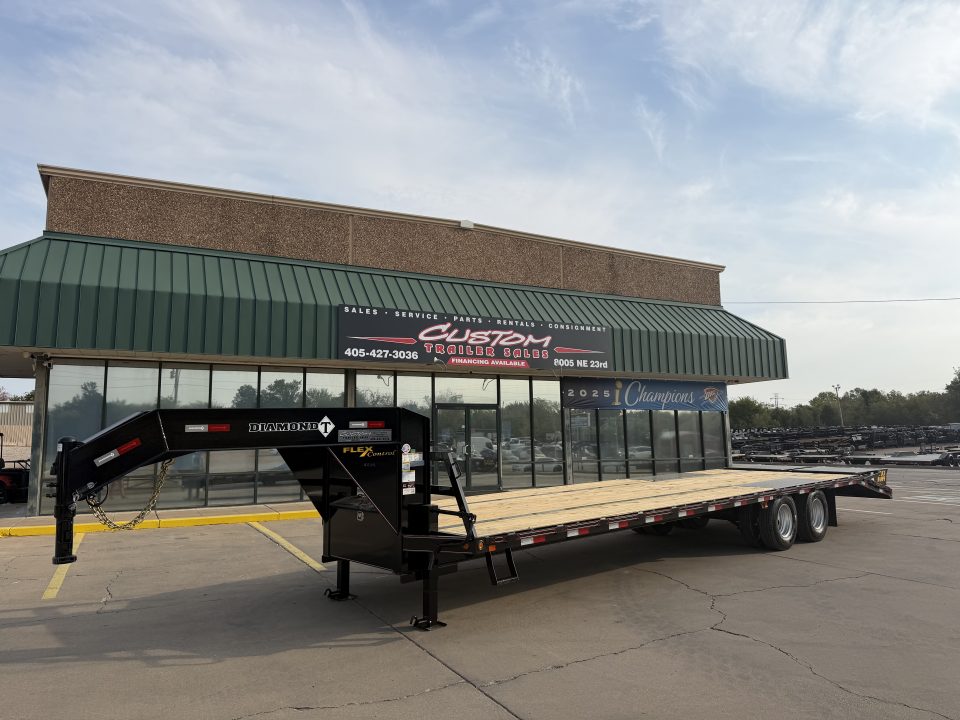 New #038681 2027 DIAMOND T DTF 32 X 102 DUAL TANDEM 20K FLATBED GOOSENECK W/ MAXX RAMPS