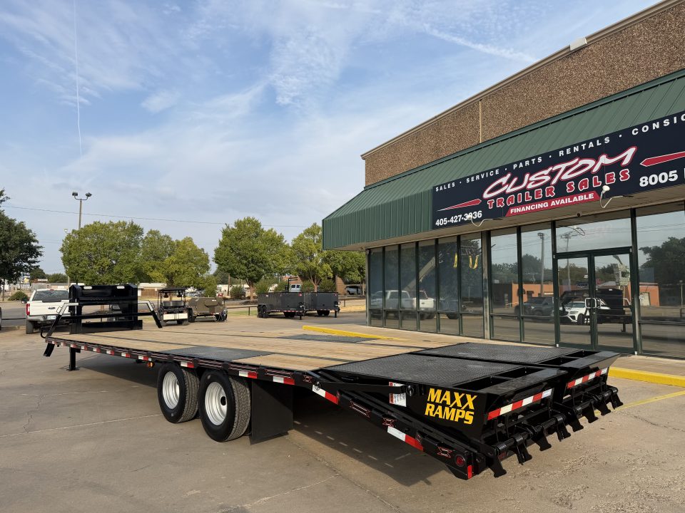 New #038681 2027 DIAMOND T DTF 32 X 102 DUAL TANDEM 20K FLATBED GOOSENECK W/ MAXX RAMPS