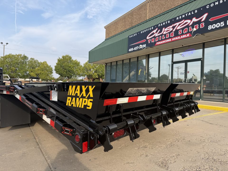 New #038681 2027 DIAMOND T DTF 32 X 102 DUAL TANDEM 20K FLATBED GOOSENECK W/ MAXX RAMPS