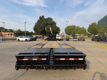New #038681 2027 DIAMOND T DTF 32 X 102 DUAL TANDEM 20K FLATBED GOOSENECK W/ MAXX RAMPS