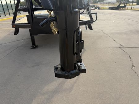 New #038681 2027 DIAMOND T DTF 32 X 102 DUAL TANDEM 20K FLATBED GOOSENECK W/ MAXX RAMPS