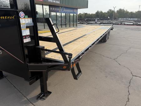 New #038681 2027 DIAMOND T DTF 32 X 102 DUAL TANDEM 20K FLATBED GOOSENECK W/ MAXX RAMPS