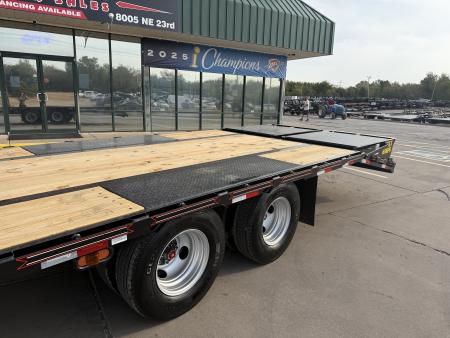 New #038681 2027 DIAMOND T DTF 32 X 102 DUAL TANDEM 20K FLATBED GOOSENECK W/ MAXX RAMPS