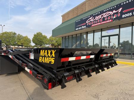 New #038681 2027 DIAMOND T DTF 32 X 102 DUAL TANDEM 20K FLATBED GOOSENECK W/ MAXX RAMPS