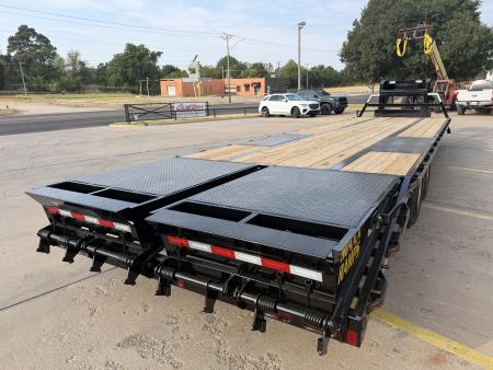 New #038681 2027 DIAMOND T DTF 32 X 102 DUAL TANDEM 20K FLATBED GOOSENECK W/ MAXX RAMPS