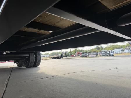 New #038681 2027 DIAMOND T DTF 32 X 102 DUAL TANDEM 20K FLATBED GOOSENECK W/ MAXX RAMPS